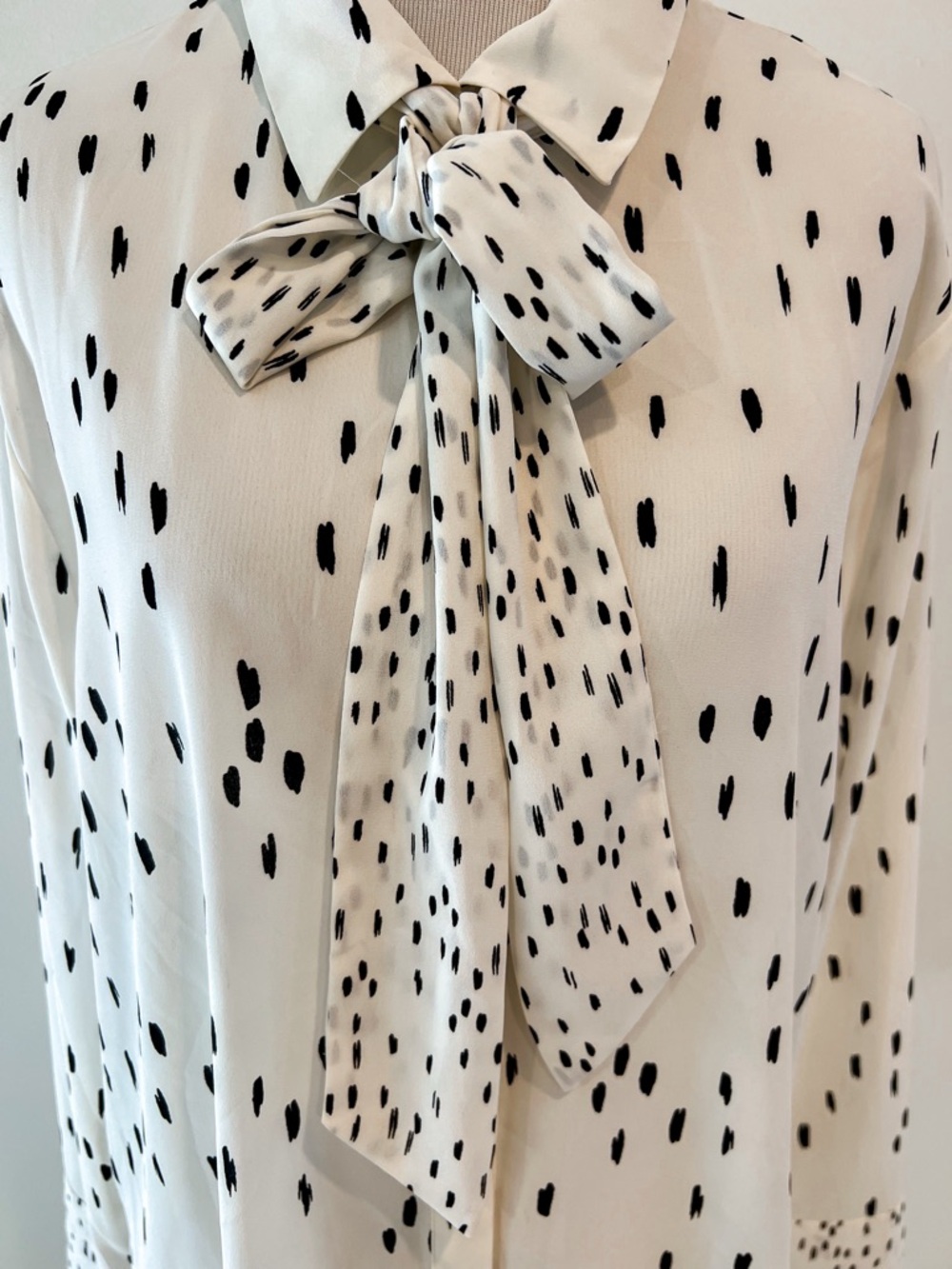 Worthington Cream and Black Spot Tie Neck Long Sleeve Button Up Blouse Womens XL - Picture 4 of 13